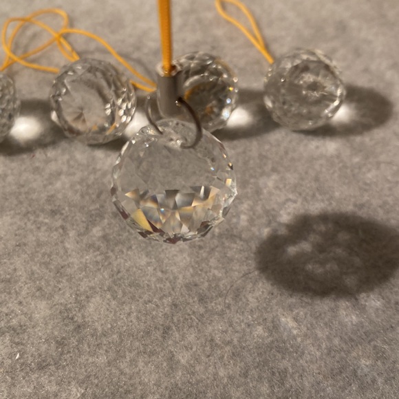 5 crystal cut balls. Approximately 1 inch long - Picture 2 of 3